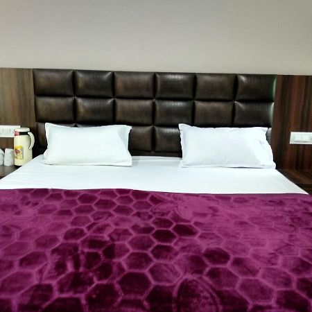 Oyo 60976 Hotel Shree Ji Morena Dış mekan fotoğraf