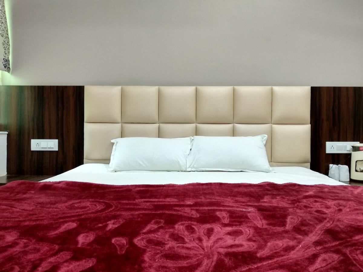 Oyo 60976 Hotel Shree Ji Morena Dış mekan fotoğraf